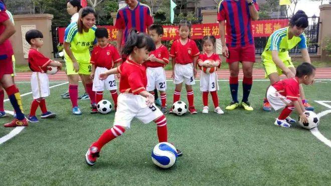 幼儿体育愈发火热体能也要赢在起跑线熊猫体育官网上?(图2) 幼儿体育愈发火热体能也要赢在起跑线熊猫体育官网上?(图2)