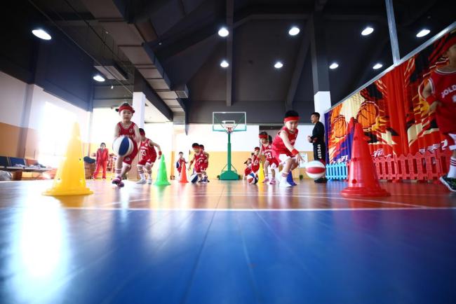 一个4岁娃娃体育启蒙的N熊猫体育官网种选择(图2)