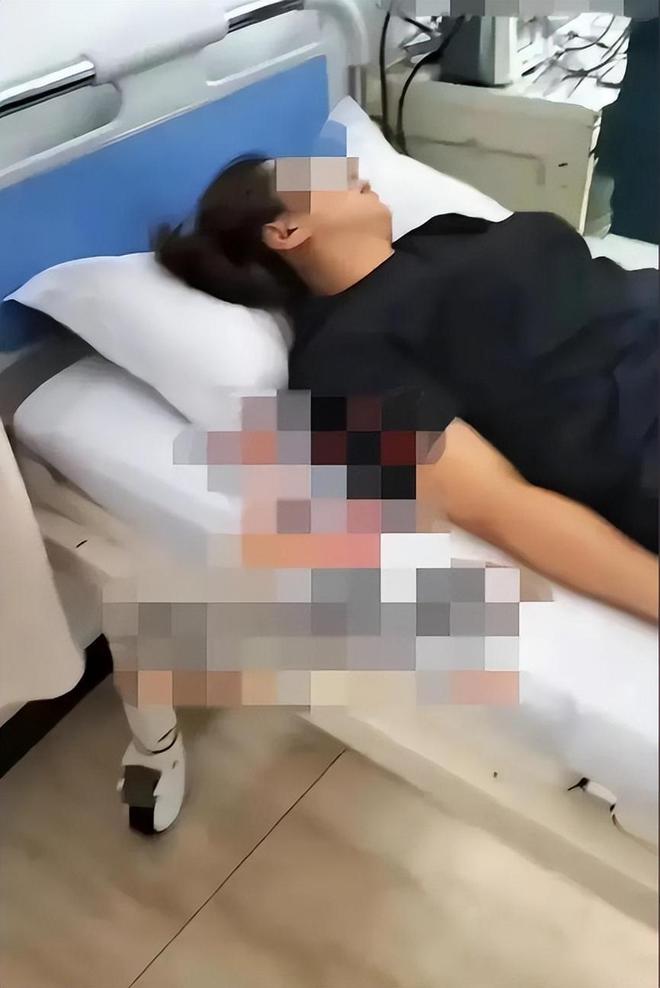 熊猫体育官网体育馆坍塌遇难孩子魏羽馨妈妈真的很漂亮可惜一夜之间白了头(图13)