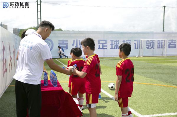 儿熊猫体育平台童体育培训更应规范乐动用专业助力儿童成长！(图1)