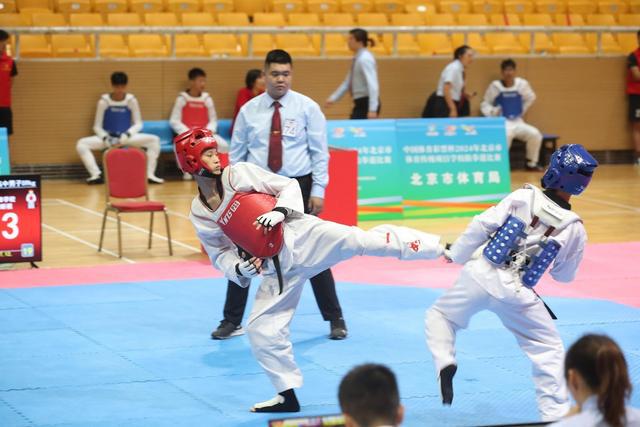 “中国体育彩票杯”2024年北京市体育传统项目学熊猫平台校跆拳道比赛成功举办(图2) “中国体育彩票杯”2024年北京市体育传统项目学熊猫平台校跆拳道比赛成功举办(图2)
