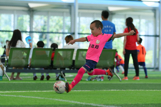 熊猫体育官网2018“雷锋杯”全国幼儿足球交流大会举办(图2)