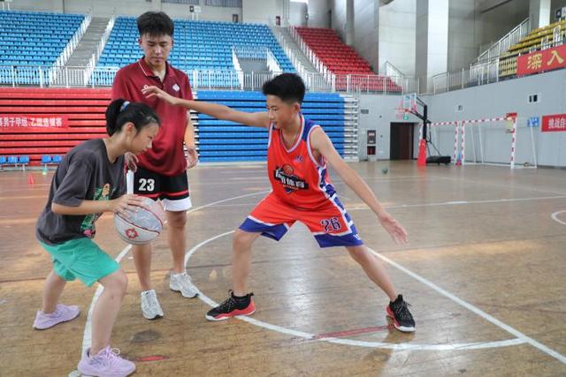 熊猫体育平台沾化:多样体育运动丰富孩子暑期生活(图5) 熊猫体育平台沾化:多样体育运动丰富孩子暑期生活(图5)