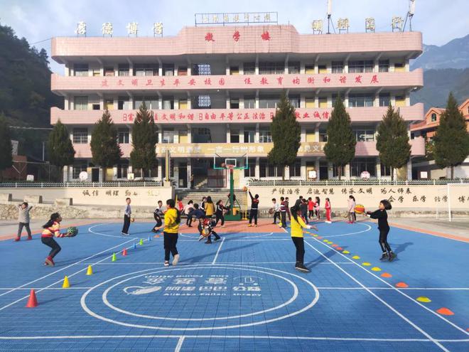 冠军很重要但体育熊猫体育官网课另一个目的是让不高兴的孩子有笑声(图8) 冠军很重要但体育熊猫体育官网课另一个目的是让不高兴的孩子有笑声(图8)