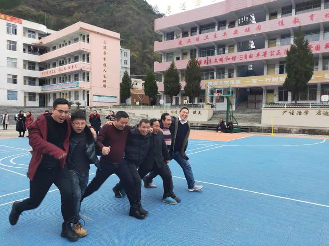 冠军很重要但体育熊猫体育官网课另一个目的是让不高兴的孩子有笑声(图10) 冠军很重要但体育熊猫体育官网课另一个目的是让不高兴的孩子有笑声(图10)