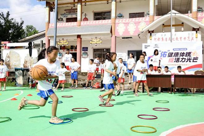 熊猫体育官网让热爱跃过山巅Deeyeo德佑为凉山州孩子们圆“体育梦”(图1) 熊猫体育官网让热爱跃过山巅Deeyeo德佑为凉山州孩子们圆“体育梦”(图1)