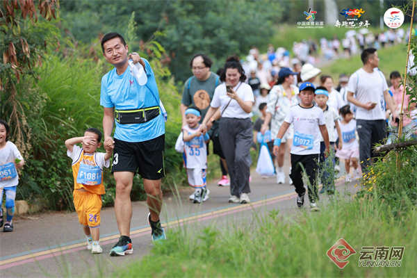 熊猫体育官网云南省2024年“奔跑吧·少年”儿童青少年主题健身活动“让更多孩子跑起来”_新华网(图6) 熊猫体育官网云南省2024年“奔跑吧·少年”儿童青少年主题健身活动“让更多孩子跑起来”_新华网(图6)