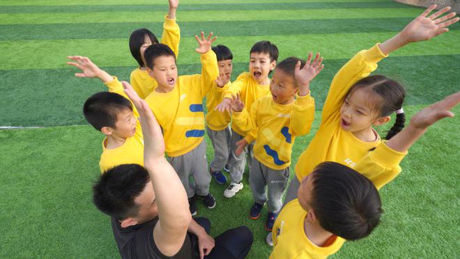 熊猫体育官网为什么要鼓励孩子从小学习体育？让孩子动起来跳起来！(图5)