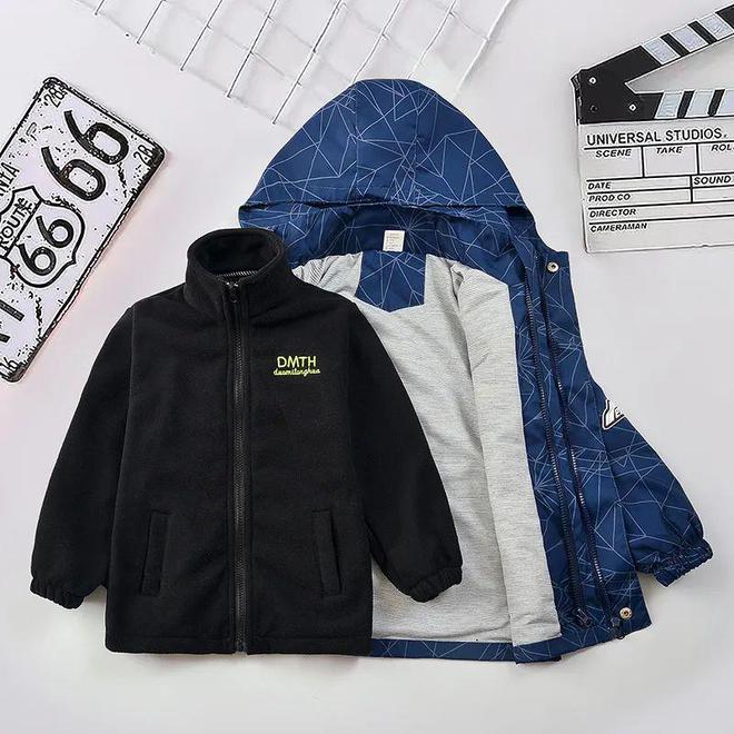 熊猫体育平台一件穿三季！儿童三合一冲锋衣89元防风防水内胆可拆(图4)