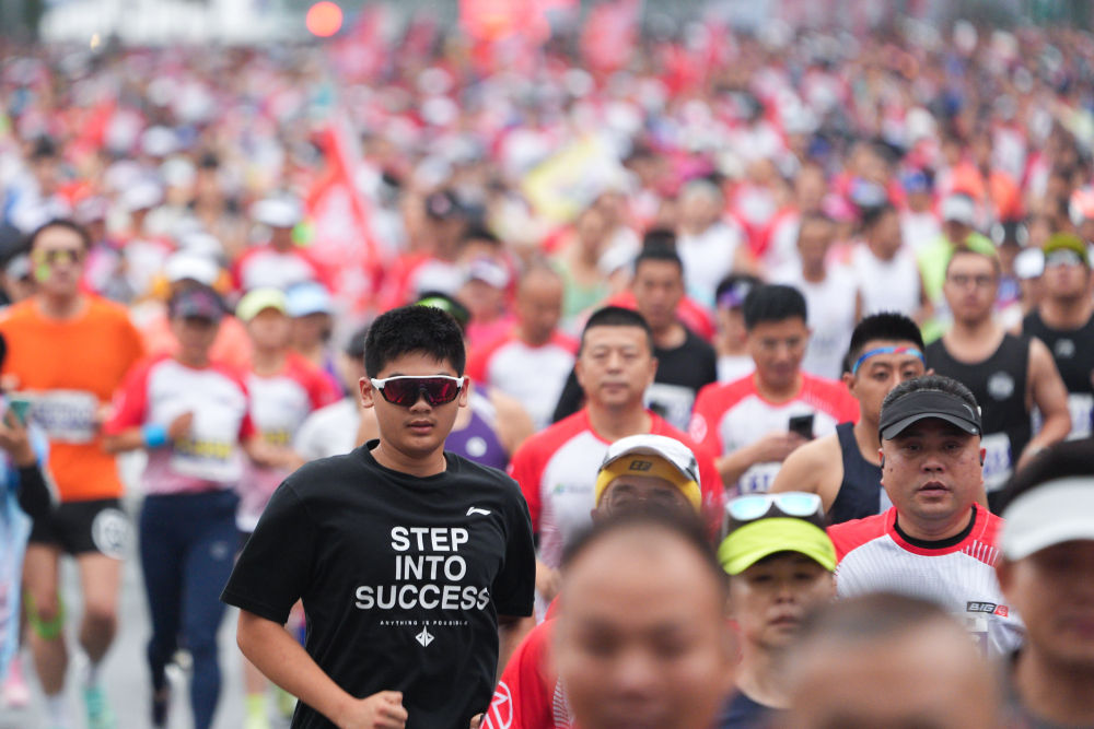 致敬“中国红”！以体育的名义——回首新中国体育75载来时路熊猫平台(图7)