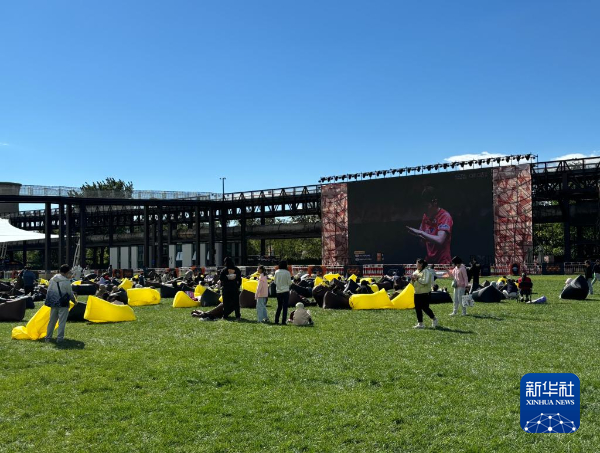 熊猫体育平台体育强国奋进中国——国庆这天人们如何度过？(图3)