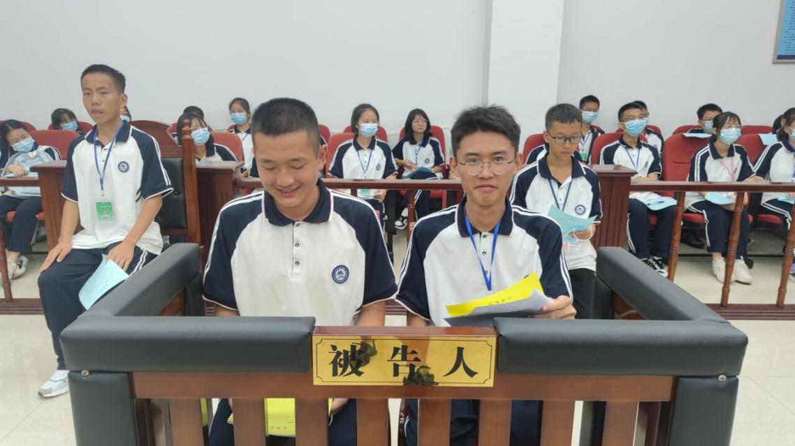 熊猫体育官网赛学践一体 多维度协同丨打造学校法治教育的泸州样板(图3)